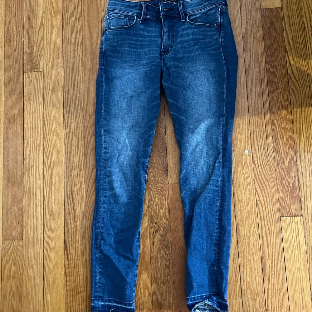 A&F medium wash skinny ankle jean W24